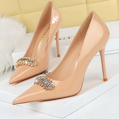 A Vintage Style Heels with Delicate Timeless Details