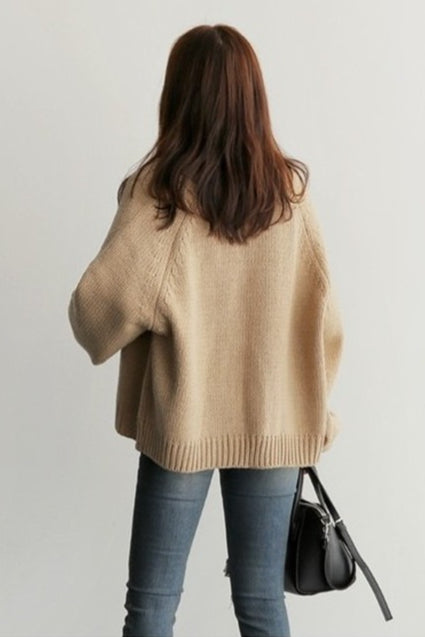 Effortlessly Elegant Cardigan with a Timeless Design