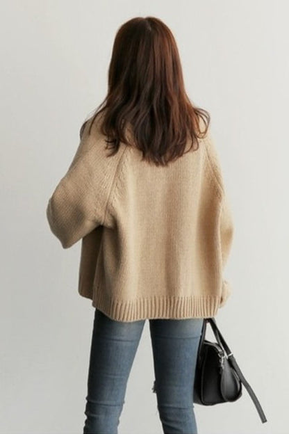 Effortlessly Elegant Cardigan with a Timeless Design