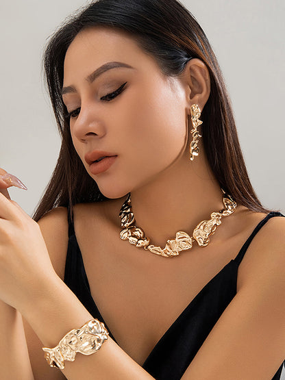 Effortlessly Elegant Garment with a Timeless Design