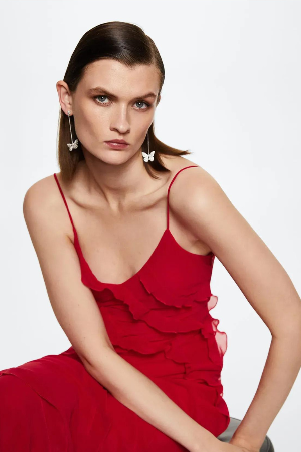 Effortlessly Elegant Garment with a Timeless Design