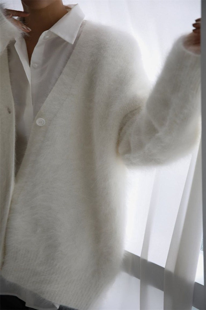 Well Tailored Cardigan with a Graceful Silhouette