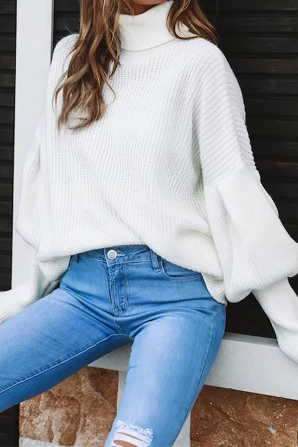 Well Tailored Sweater with a Graceful Silhouette