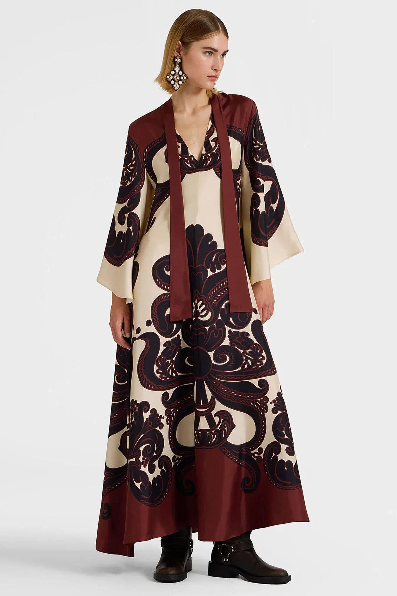 Well Tailored Dress with a Graceful Silhouette