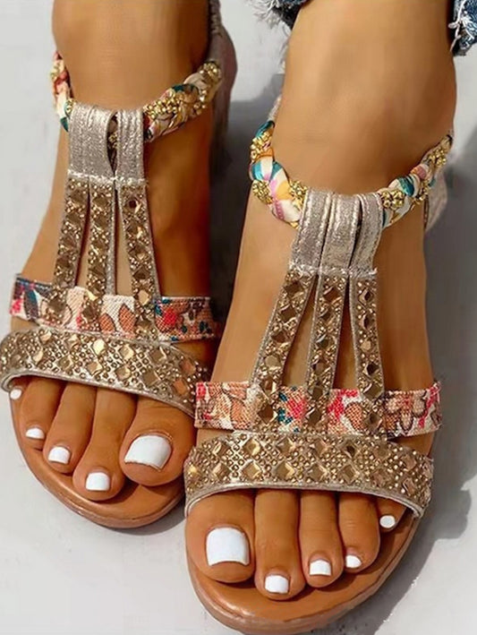 Effortlessly Elegant Sandals with a Timeless Design
