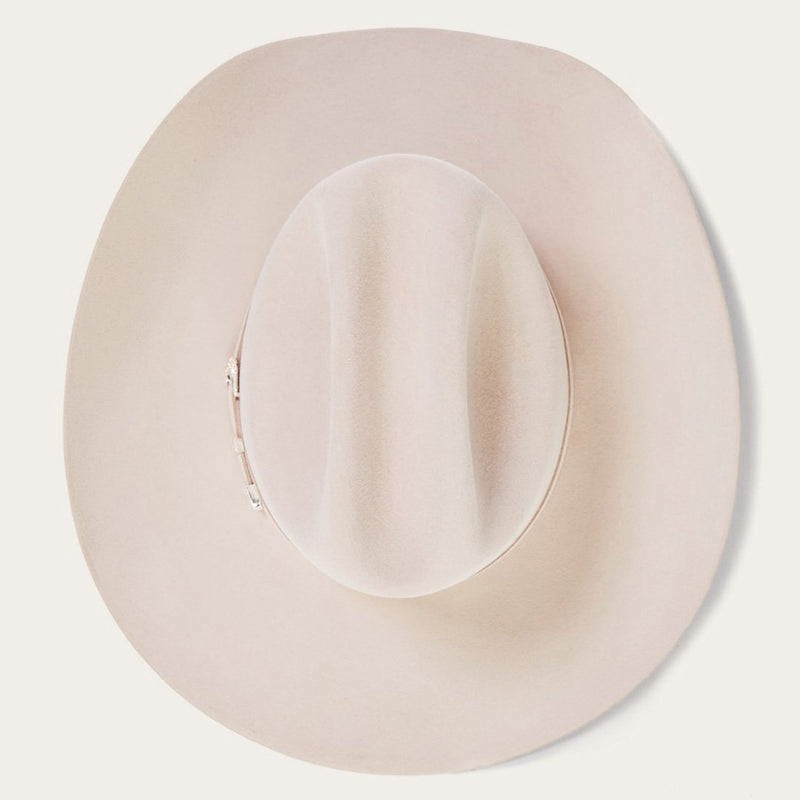 Effortlessly Elegant Garment with a Timeless Design