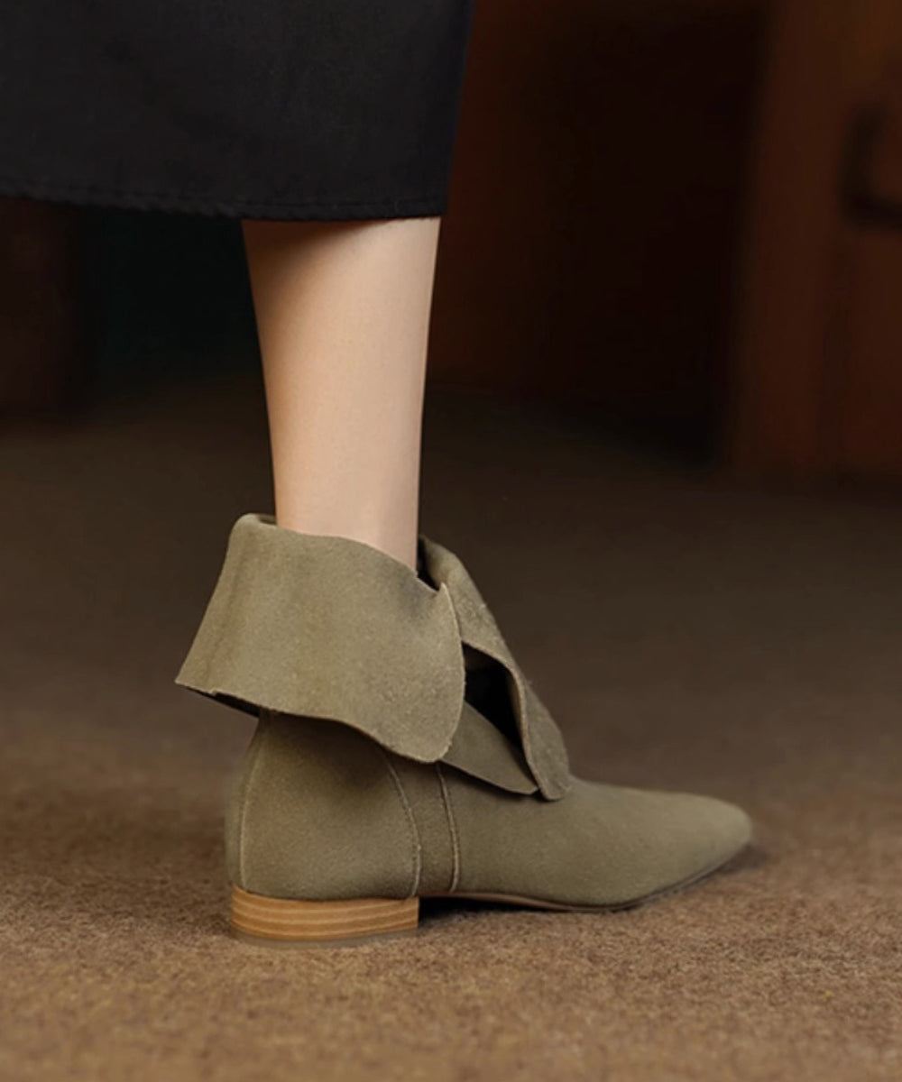 Well Tailored Boots with a Graceful Silhouette