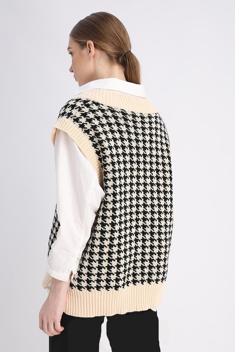Beautifully Finished Coat in a Timeless Design