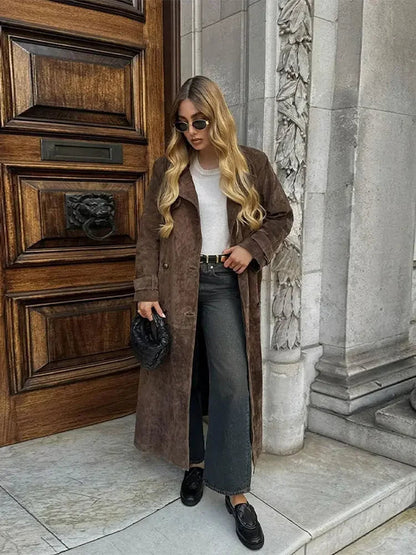 Well Tailored Coat with a Graceful Silhouette