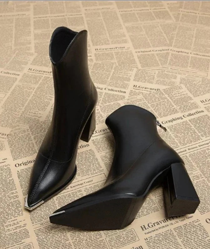Effortlessly Elegant Shoes with a Timeless Design