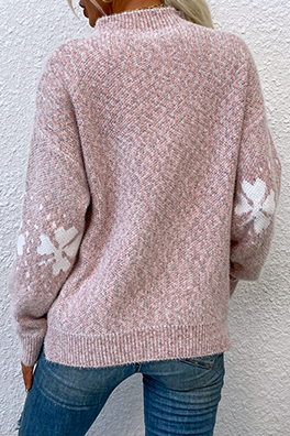 Well Tailored Sweater with a Graceful Silhouette