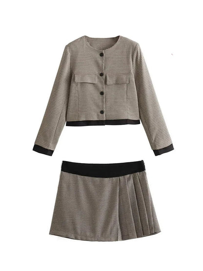 Effortlessly Elegant Garment with a Timeless Design