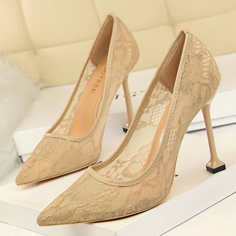 Classic Vintage Heels with a Flattering Fit