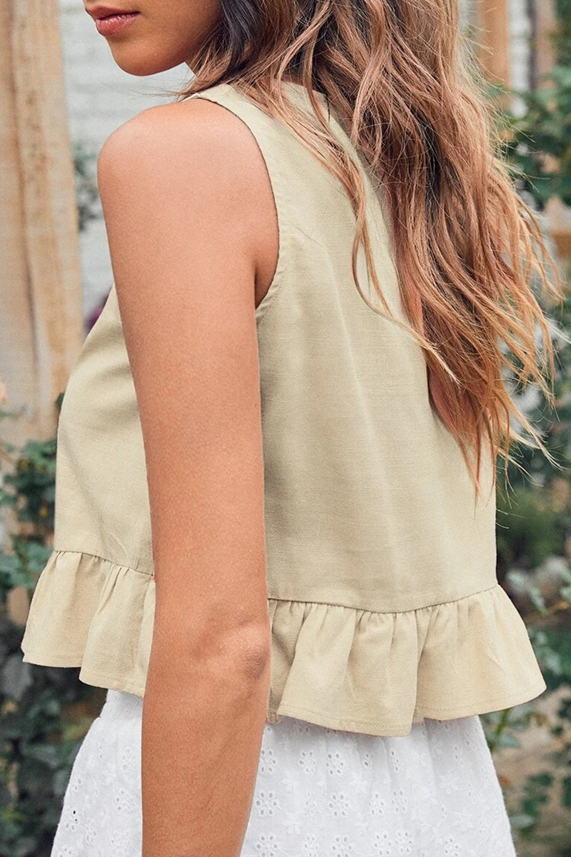 Well Tailored Top with a Graceful Silhouette