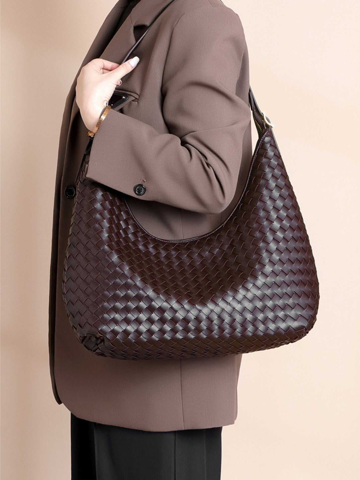 Beautifully Finished Bag in a Timeless Design
