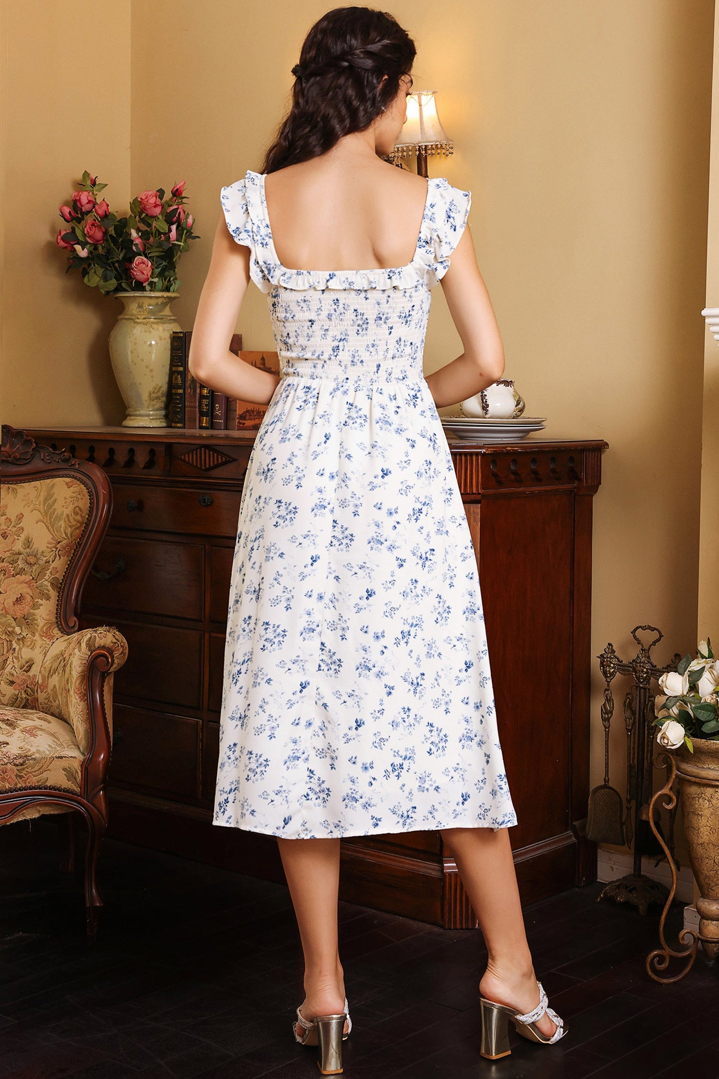 Gracefully Styled Dress for Any Occasion