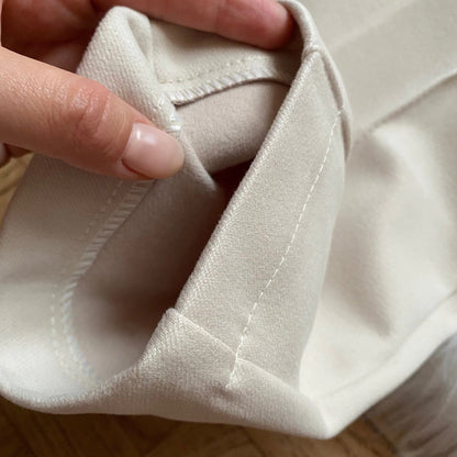 Effortlessly Elegant Pants with a Timeless Design