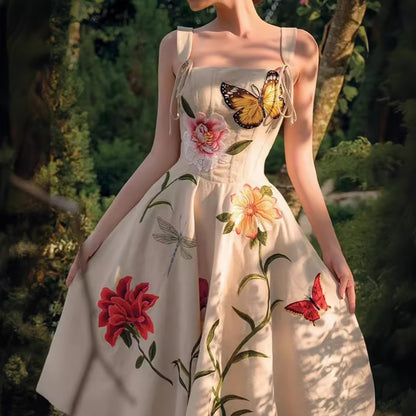 Beautifully Finished Dress in a Timeless Design