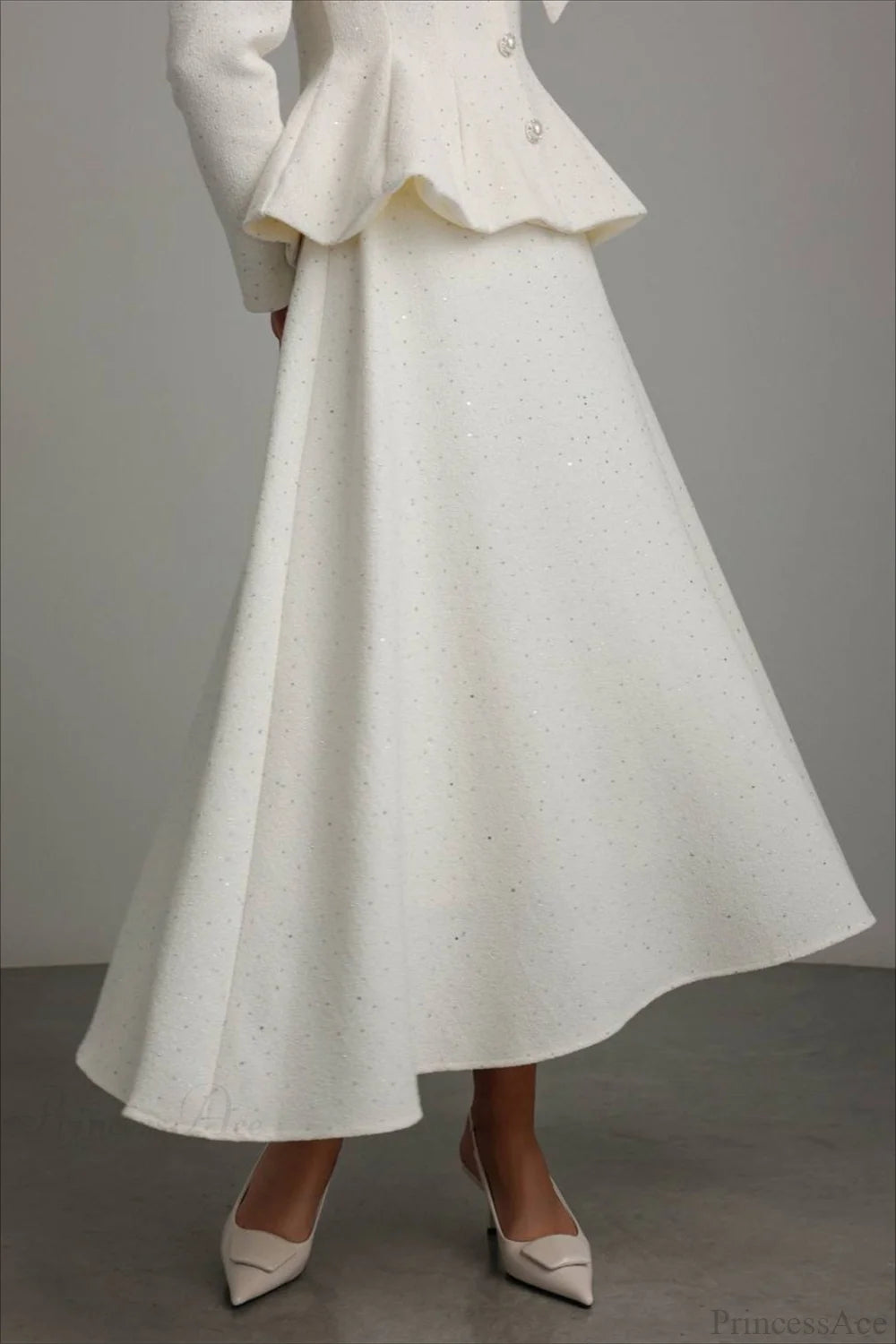 Effortlessly Elegant Garment with a Timeless Design