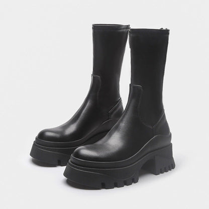 Effortlessly Elegant Boots with a Timeless Design