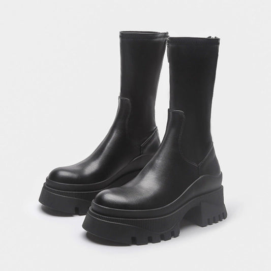 Effortlessly Elegant Boots with a Timeless Design