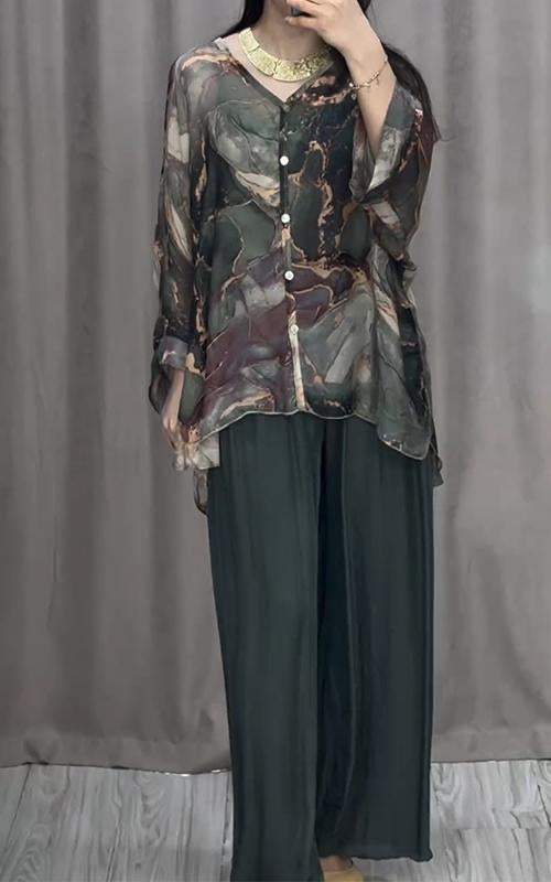 Effortlessly Elegant Garment with a Timeless Design