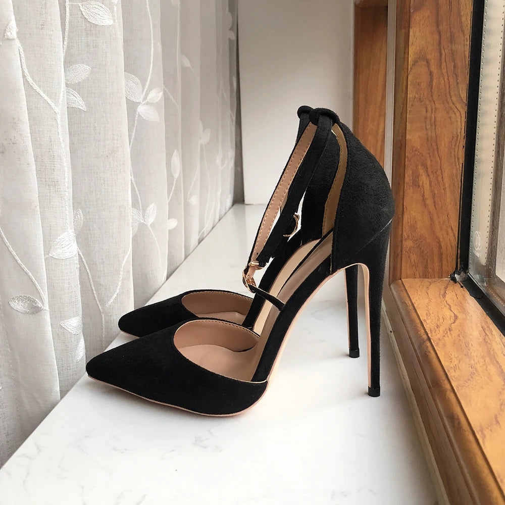 Effortlessly Elegant Shoes with a Timeless Design