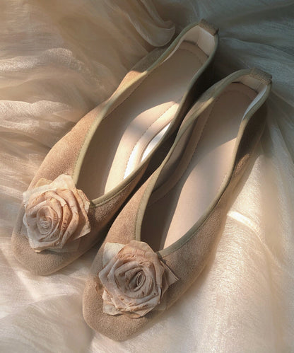 Effortlessly Elegant Shoes with a Timeless Design