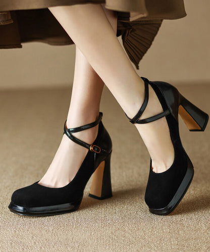 Effortlessly Elegant Heels with a Timeless Design