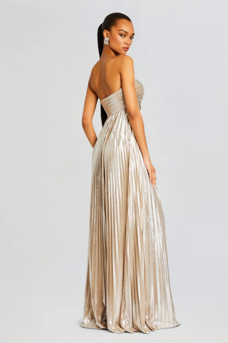 Effortlessly Elegant Garment with a Timeless Design