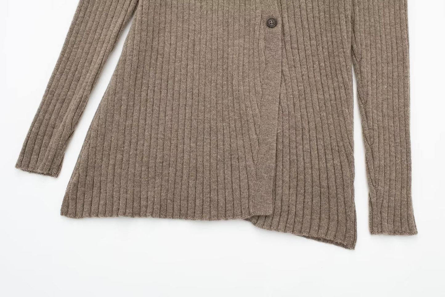 Effortlessly Elegant Cardigan with a Timeless Design