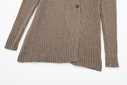 Effortlessly Elegant Cardigan with a Timeless Design