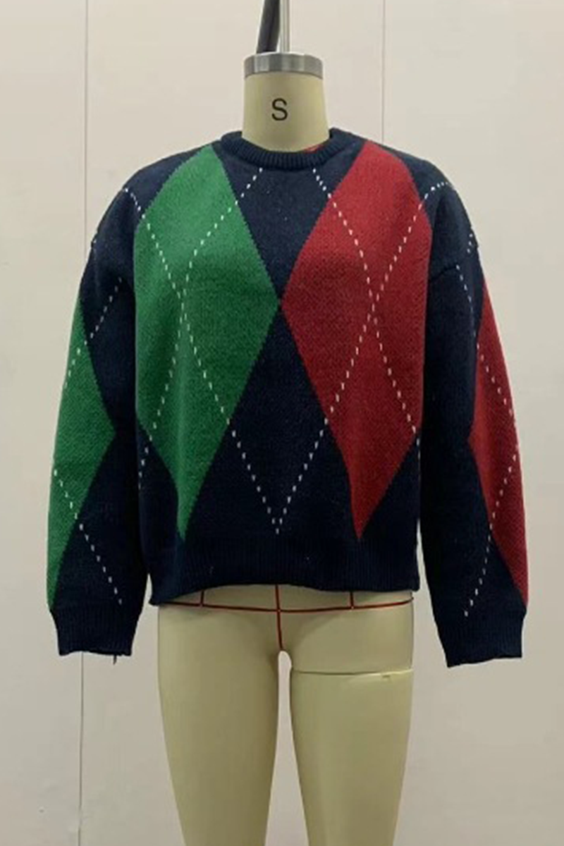Effortlessly Elegant Sweater with a Timeless Design