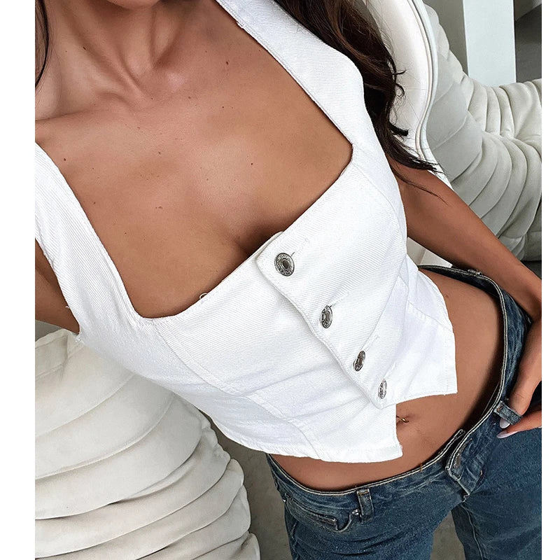 Well Tailored Top with a Graceful Silhouette