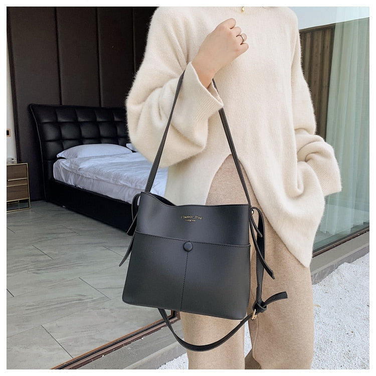 Gracefully Styled Bag for Any Occasion