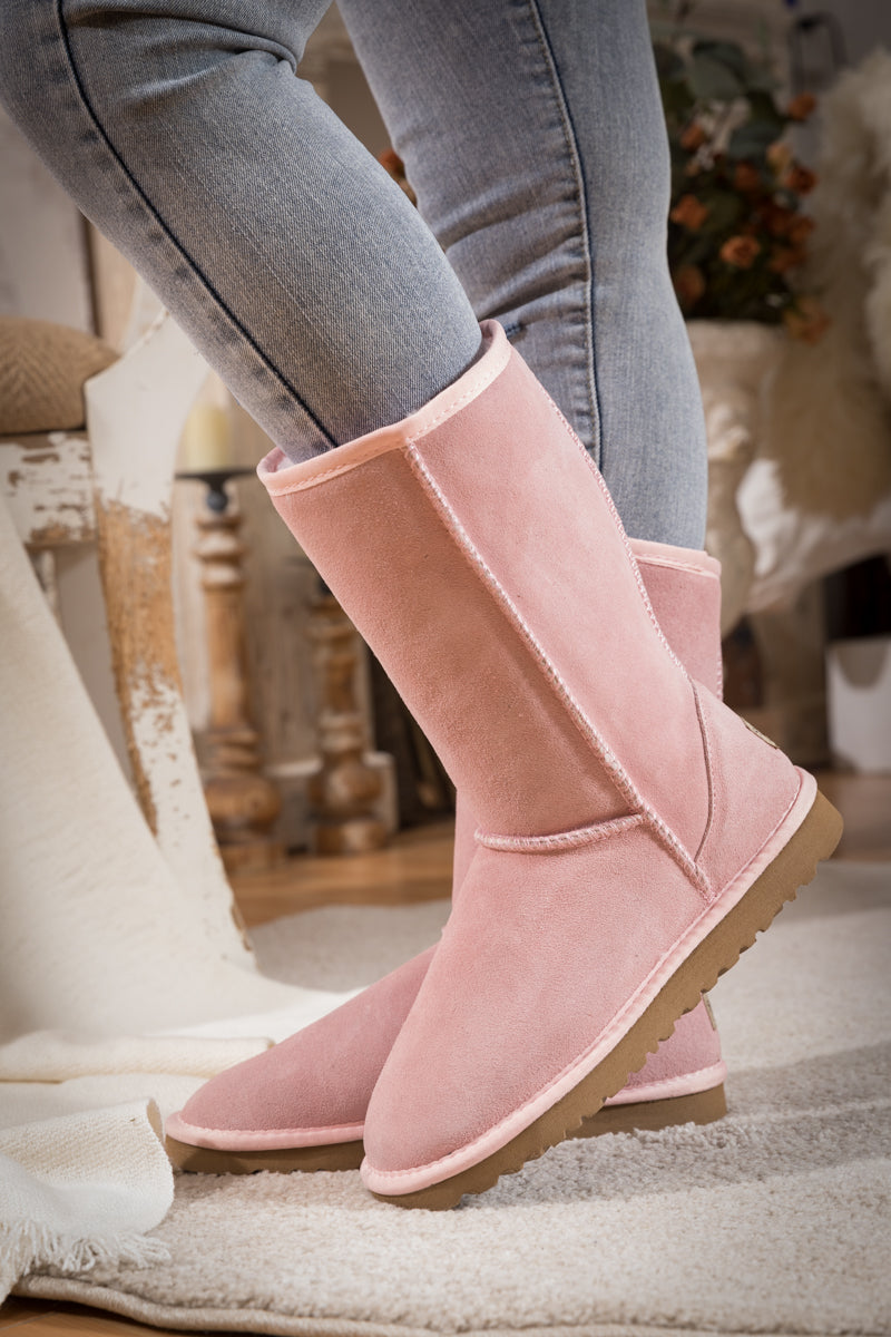 Well Tailored Boots with a Graceful Silhouette