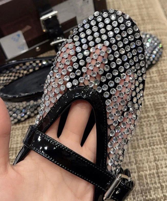 Well Tailored Shoes with a Graceful Silhouette