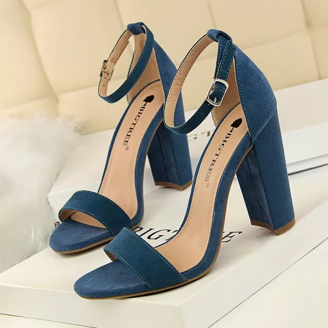 Classic Vintage Heels with a Flattering Fit