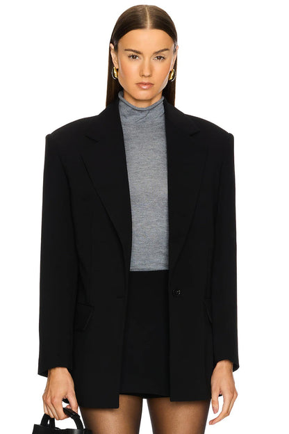 Well Tailored Jacket with a Graceful Silhouette
