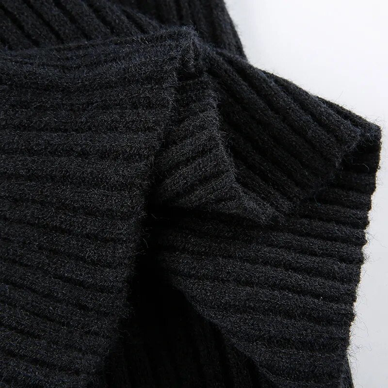 Well Tailored Sweater with a Graceful Silhouette