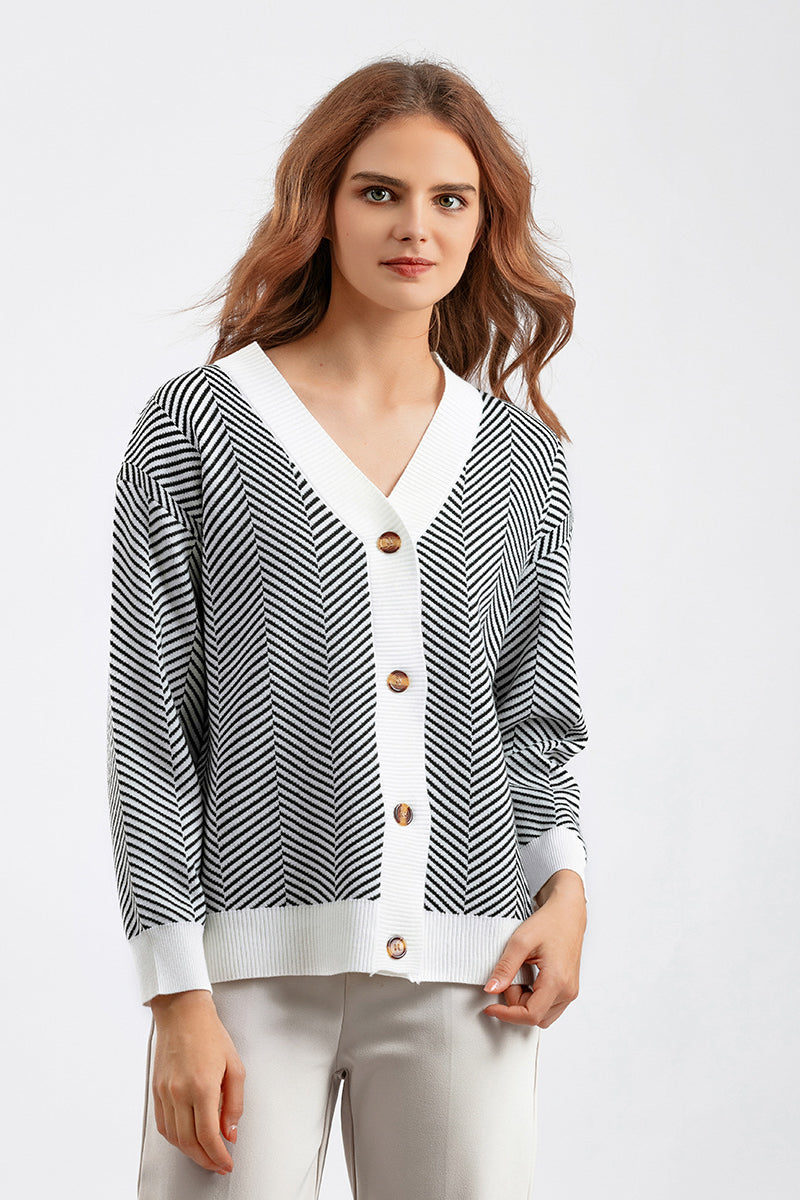 Classic Vintage Sweater with a Flattering Fit