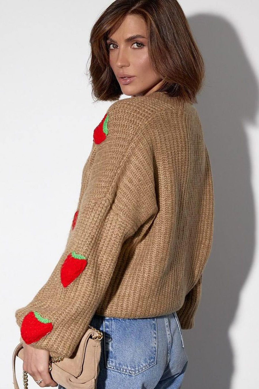 Well Tailored Sweater with a Graceful Silhouette