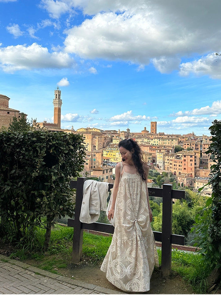 Beautifully Finished Dress in a Timeless Design