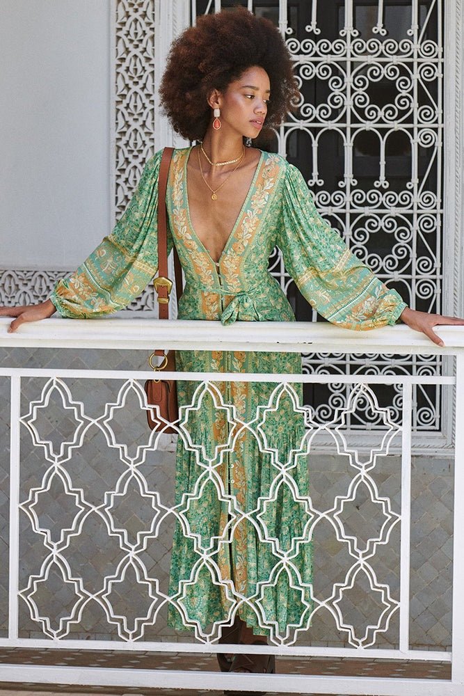 Classic Vintage Dress with a Flattering Fit