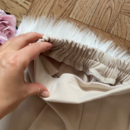 Effortlessly Elegant Pants with a Timeless Design