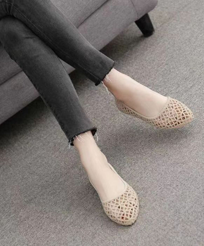 Well Tailored Sandals with a Graceful Silhouette