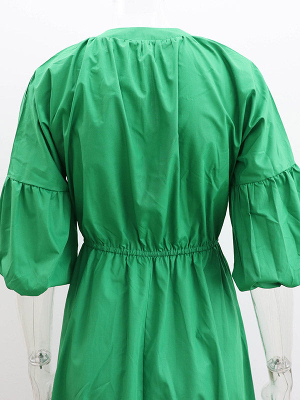 Beautifully Finished Dress in a Timeless Design