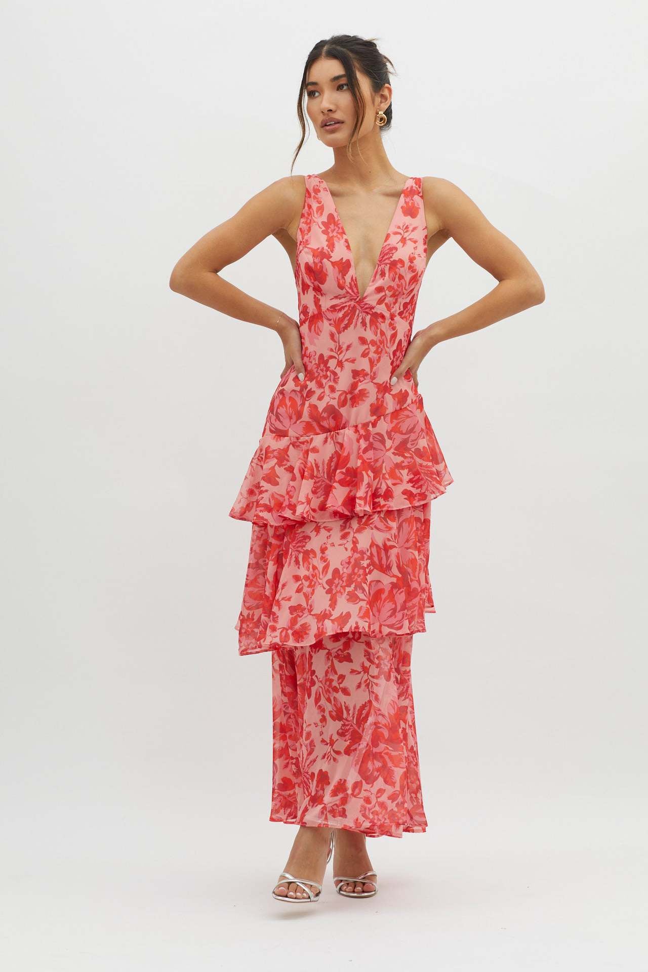 Well Tailored Dress with a Graceful Silhouette