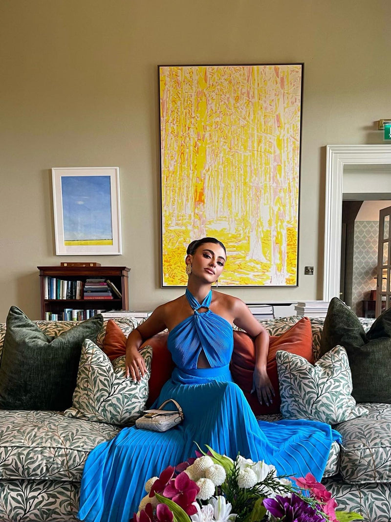 Beautifully Finished Dress in a Timeless Design