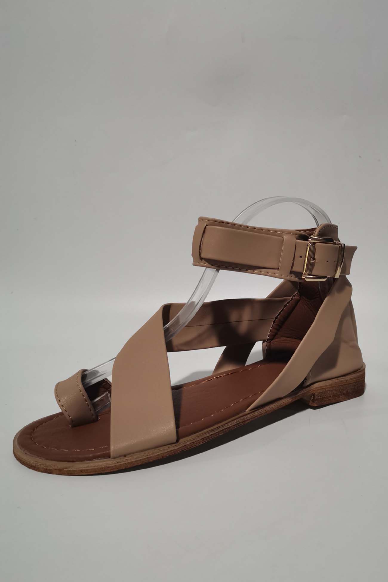 Classic Vintage Sandals with a Flattering Fit